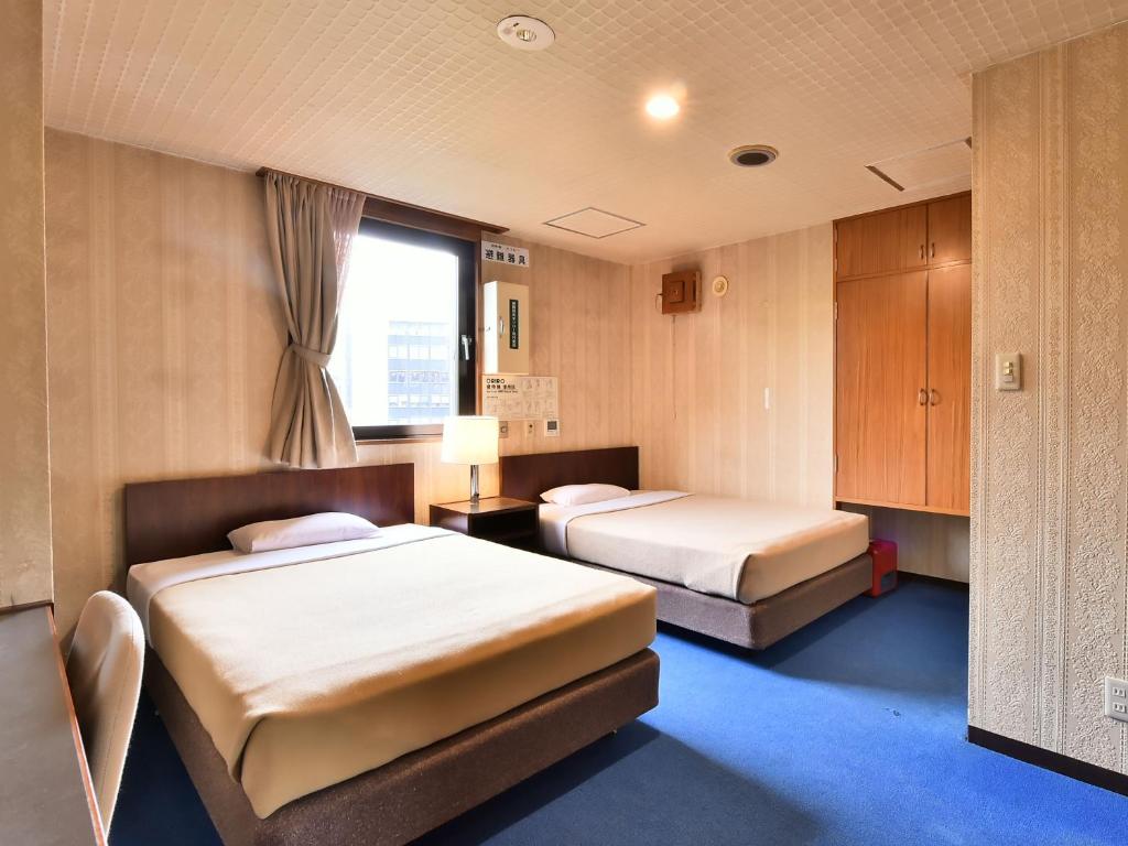 Hotel Kangetsuso Twin Room