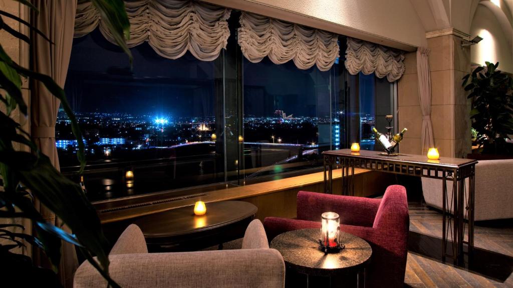 Hotel Kasugai Lounge Nightview
