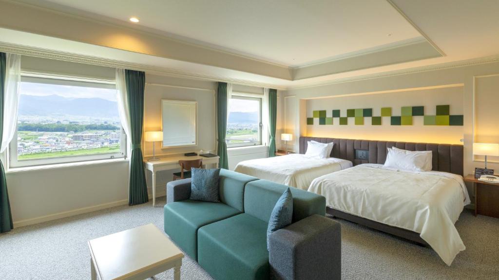 Hotel Kasugai Modern Room With Sofa And Beds