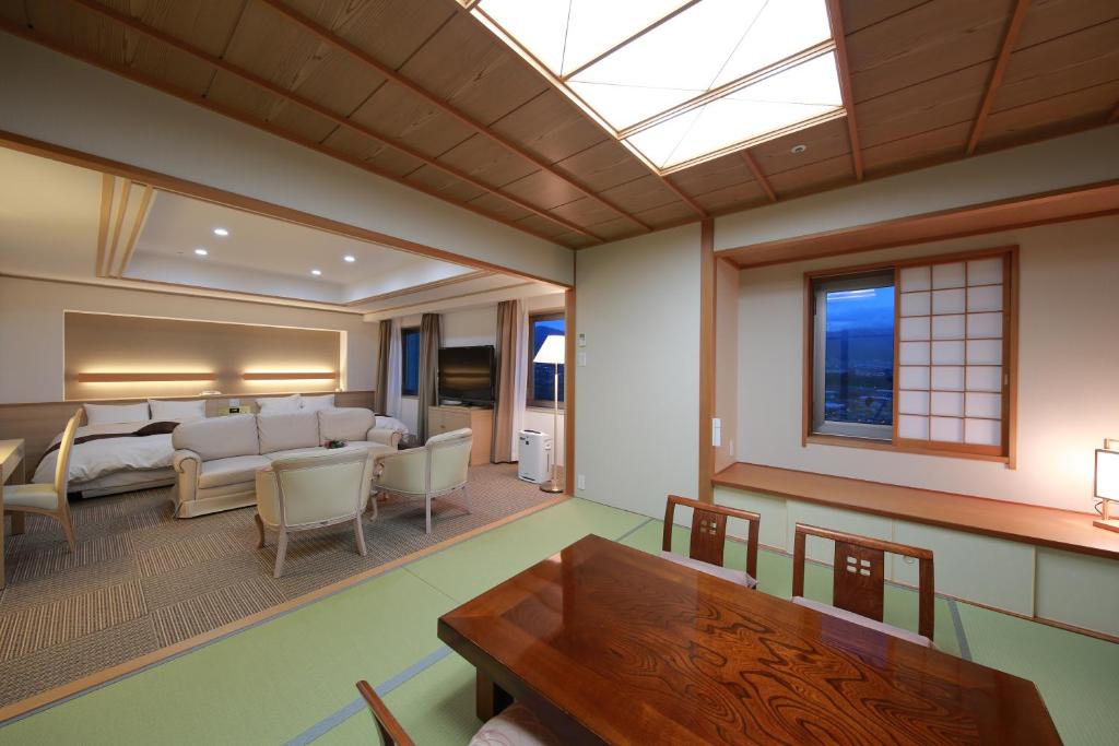 Hotel Kasugai Tatami Room