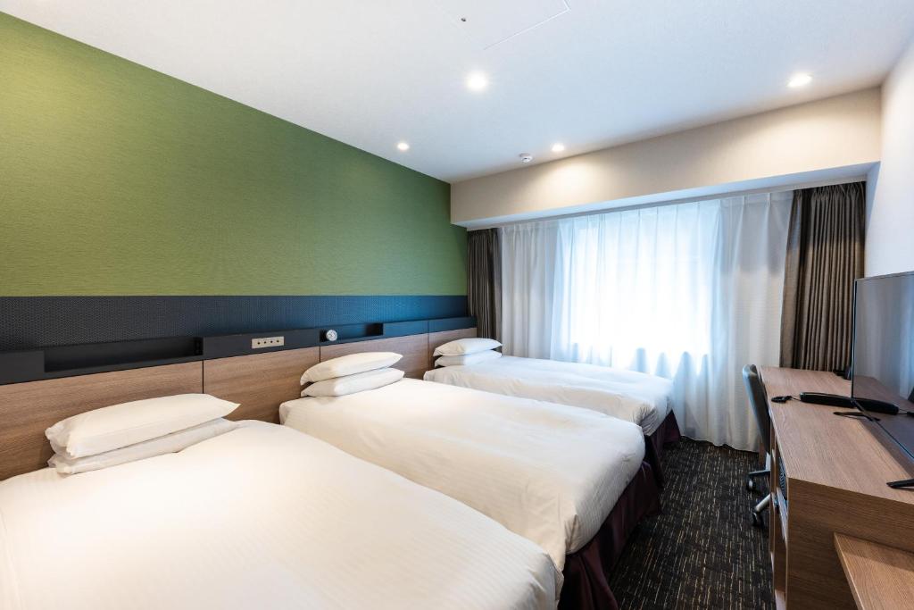 Hotel Kazusaya Modern Room With Three Beds