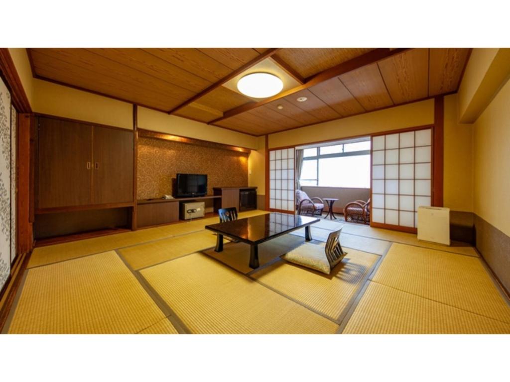 Hotel Kimura Tatami Room Interior