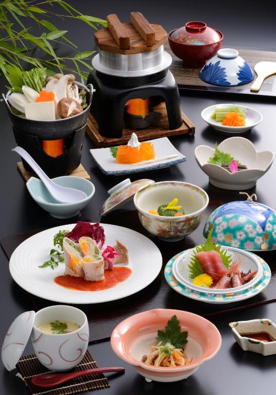 Hotel Kinomezaka Kaiseki Dishes