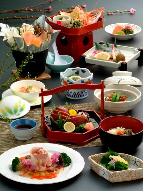 Hotel Kinomezaka Kaiseki Dishes