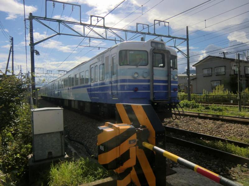 Hotel Kinomezaka Train Crossing