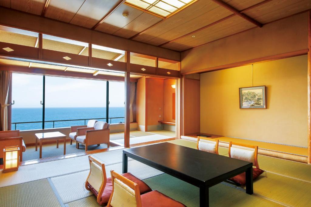 Hotel Kinparo Ocean View Tatami Room