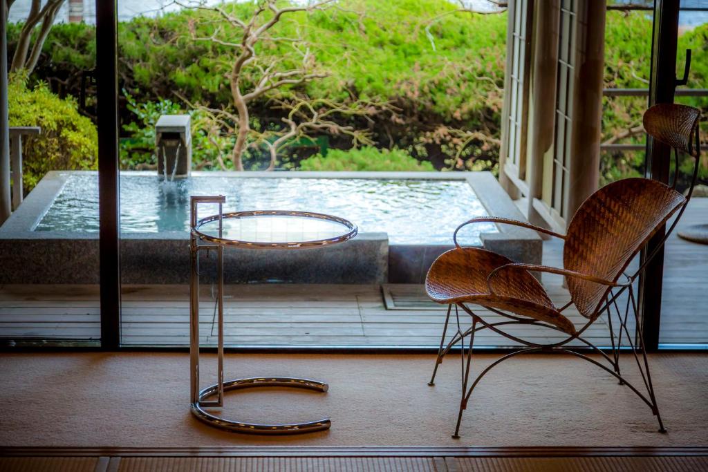 Hotel Kitanoya Outdoor Bath With Chair