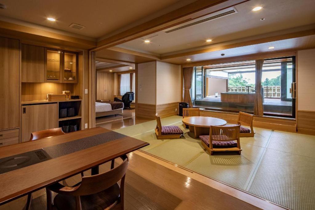Hotel Kogure Tatami Room And Onsen View