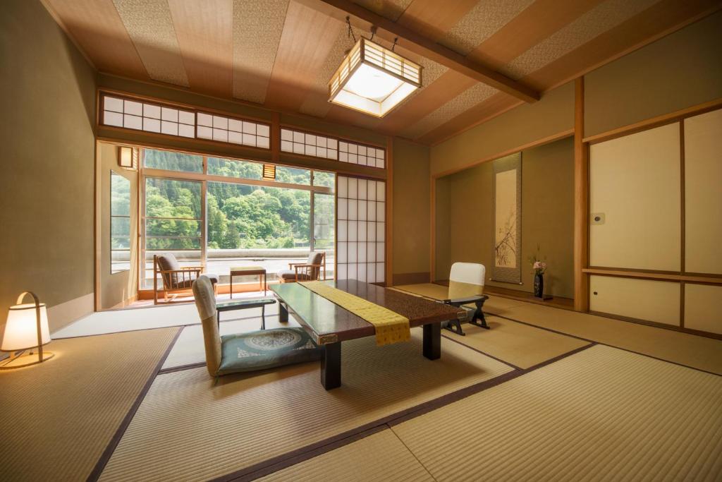 Hotel Kurobe Tatami Room View