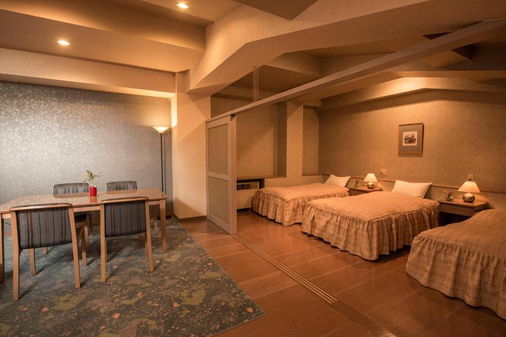 Hotel Lucent Takamiya Dining Bedroom