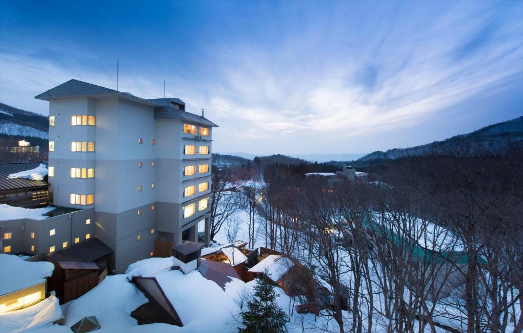 Hotel Lucent Takamiya Exterior Snowy Mountains