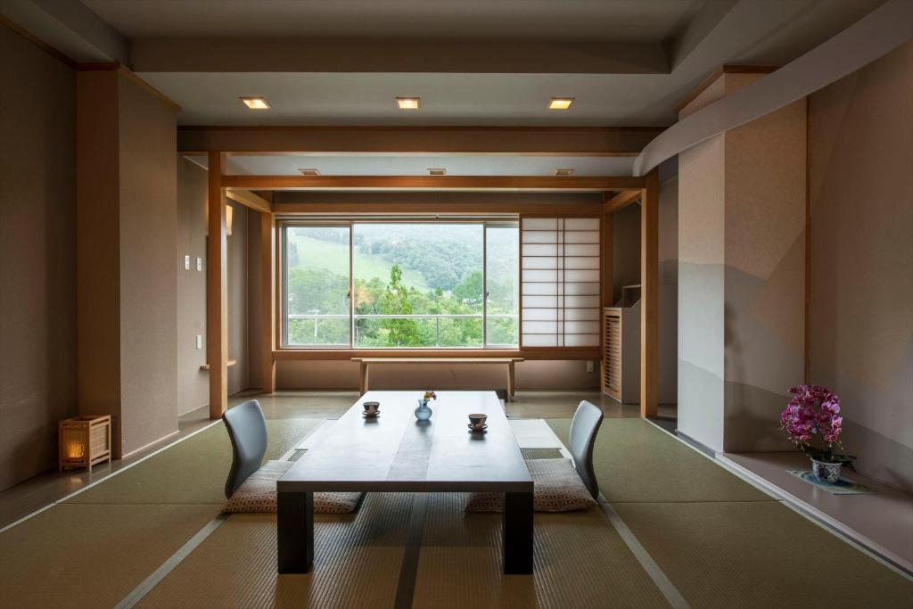 Hotel Lucent Takamiya Tatami Room View