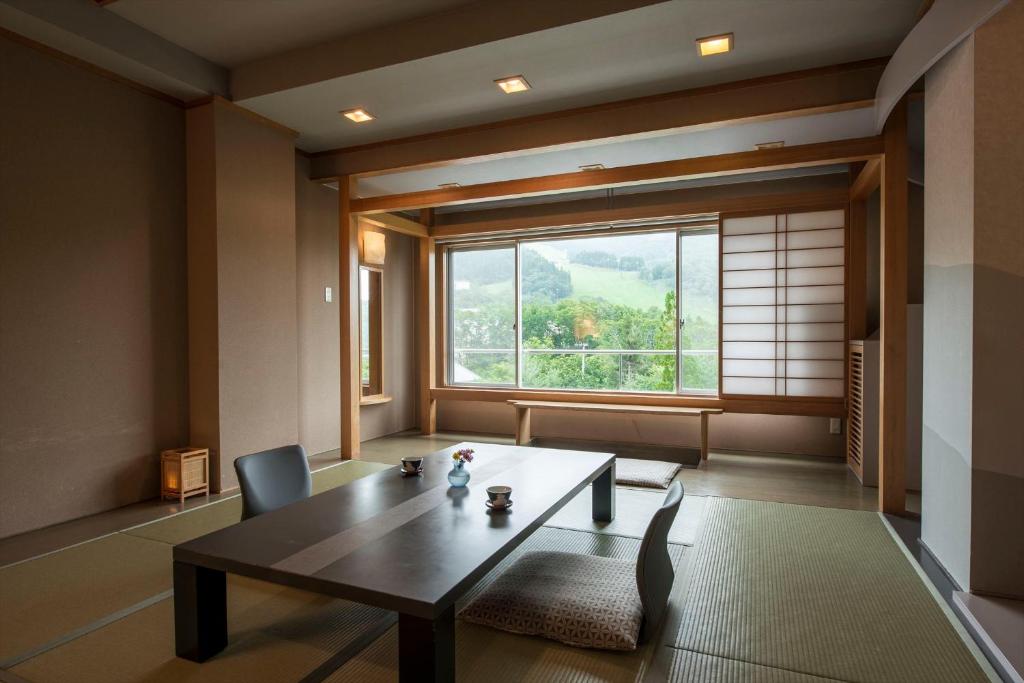 Hotel Lucent Takamiya Tatami Room Window View