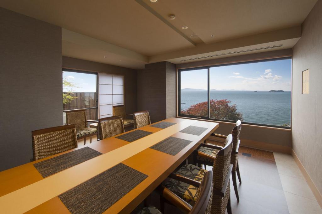 Hotel Meizanso Dining Room Ocean View