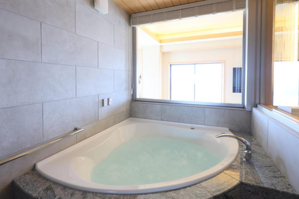 Hotel Meizanso Onsen Bathroom