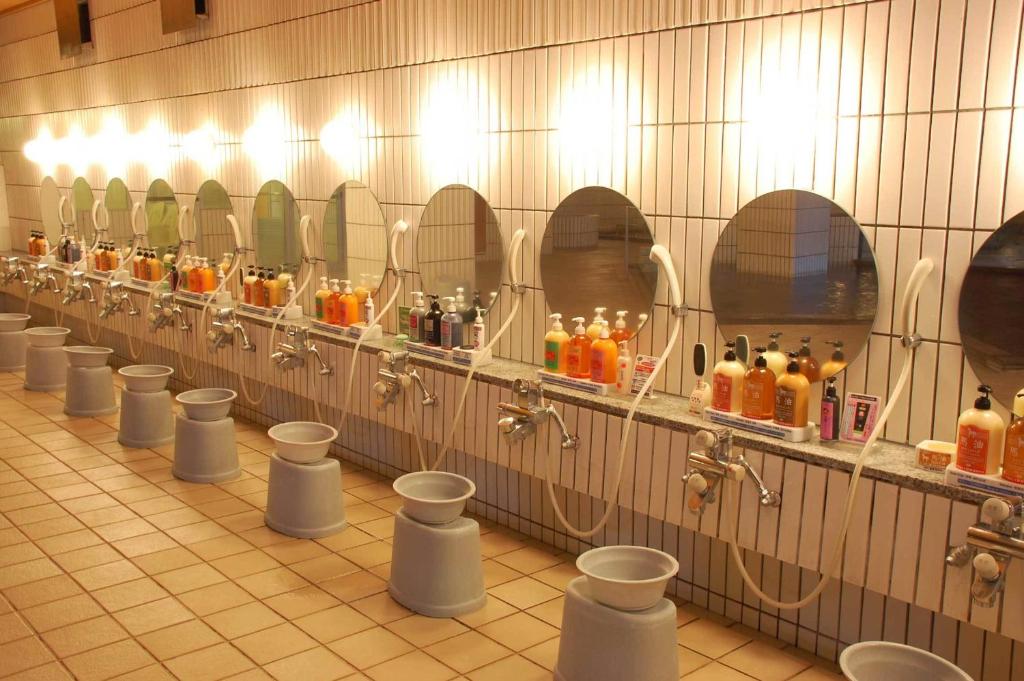 Hotel Meizanso Onsen Shower Area