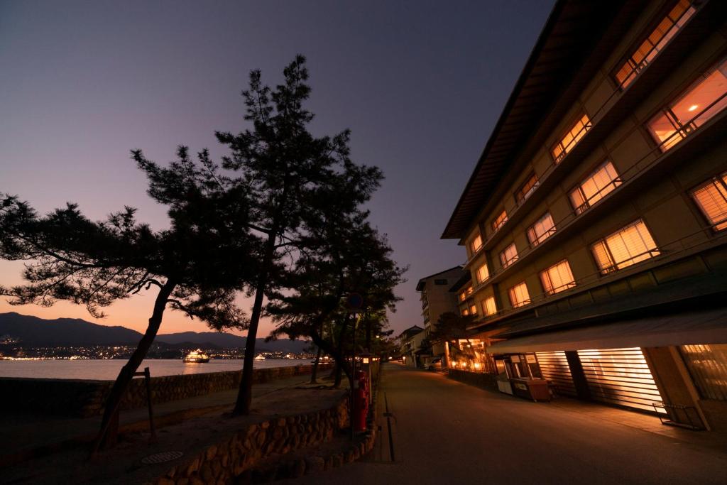 Hotel Miya Rikyu Exterior Evening