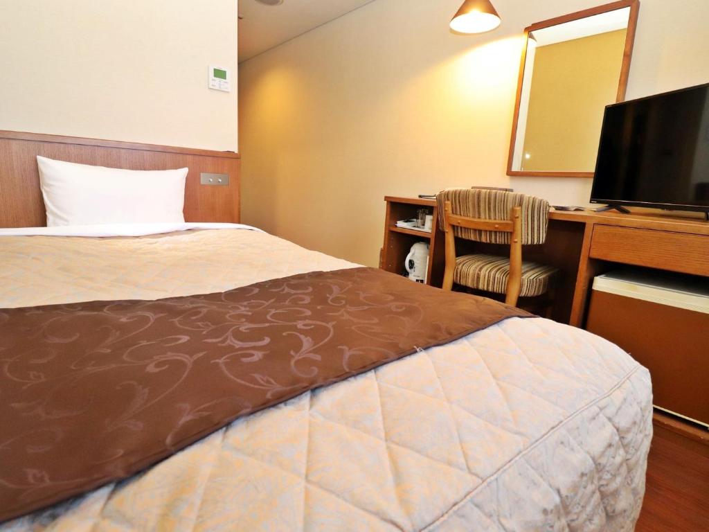 Hotel Monarque Tottori Room Bed Desk
