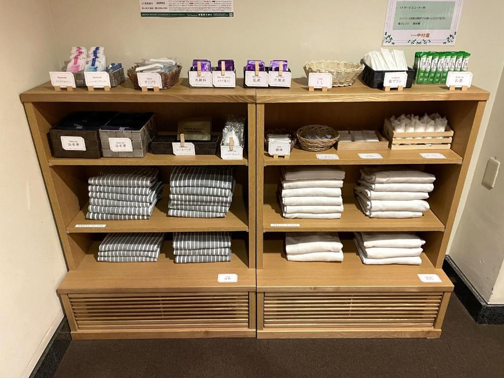 Hotel Nakamuraya Amenities Shelves