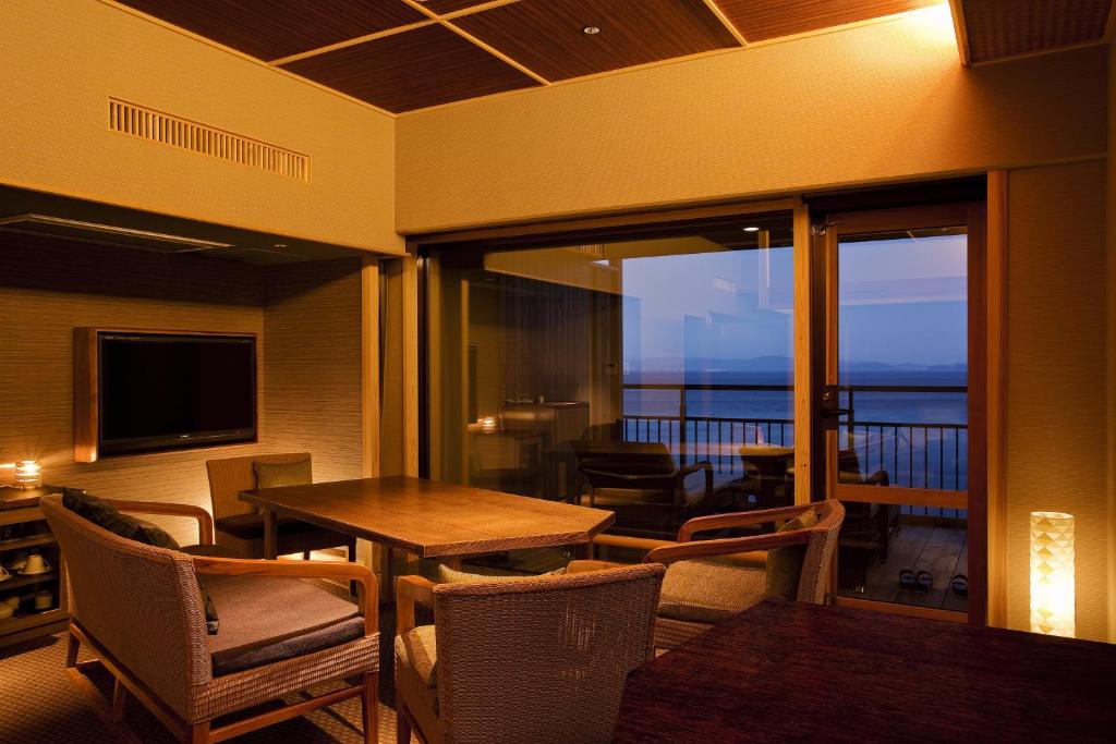 Hotel New Awaji Dining Room Balcony View