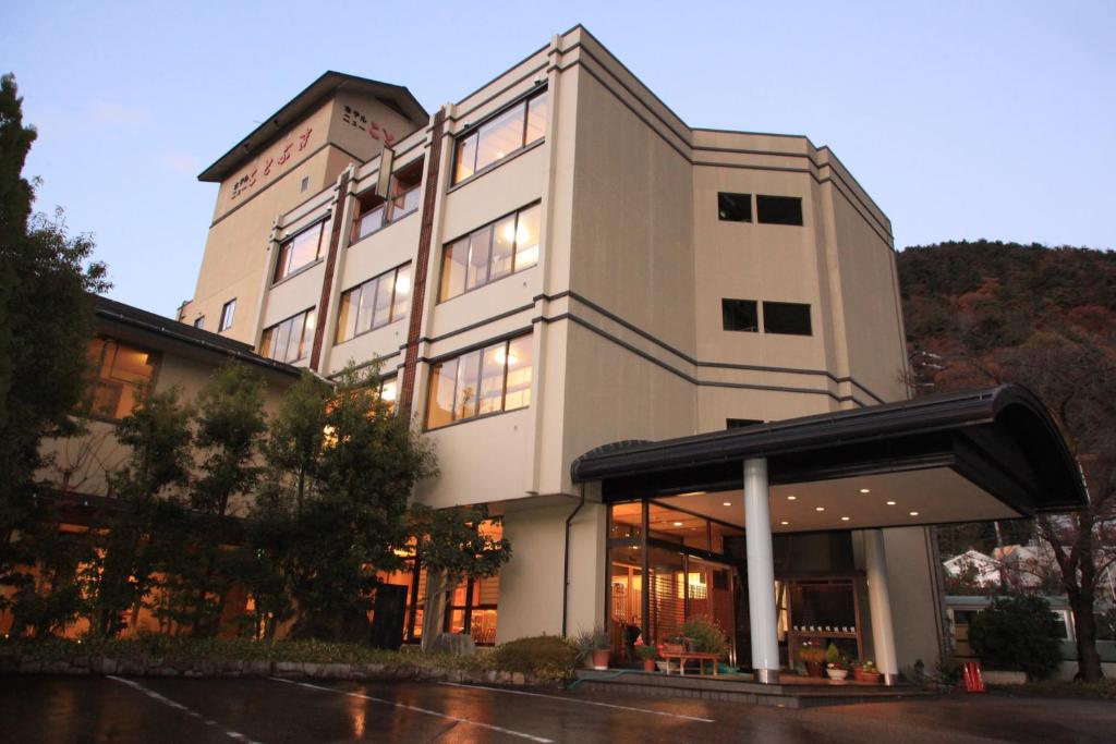 Hotel New Kotobuki Exterior
