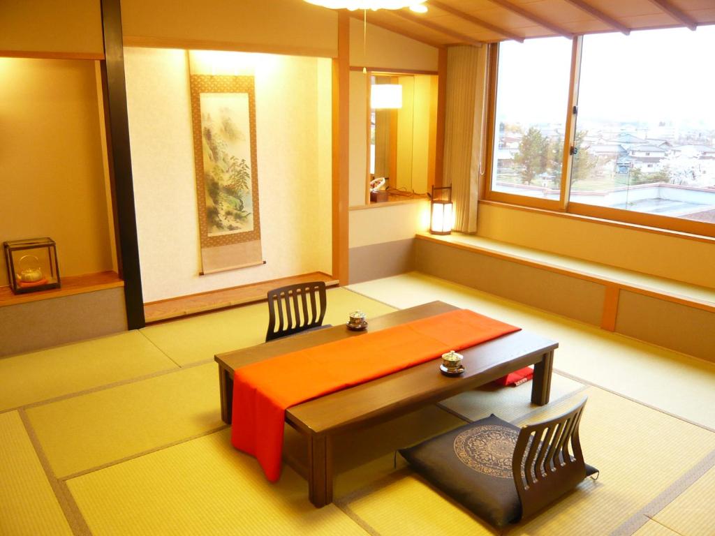 Hotel New Kotobuki Tatami Room Window