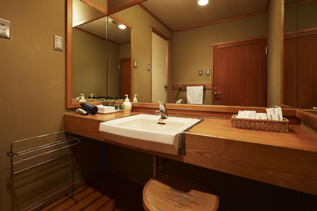 Hotel New Tsuruta Bathroom Sink