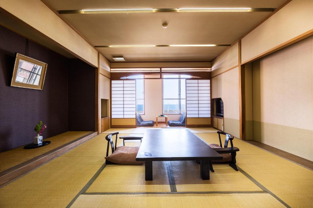 Hotel New Tsuruta Tatami Room