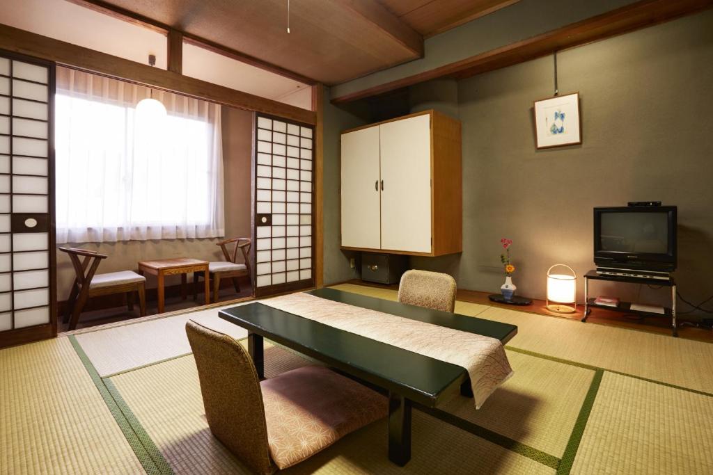 Hotel New Tsuruta Tatami Room