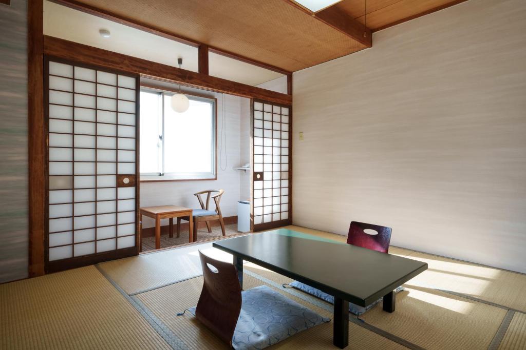 Hotel New Tsuruta Tatami Room Shoji Doors