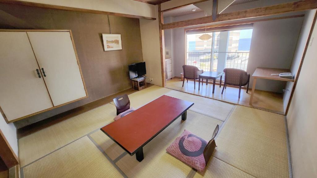 Hotel New Tsuruta Tatami Room