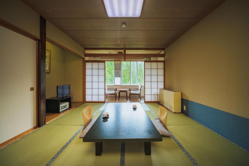 Hotel Oak Hill Tatami Room Tea Table