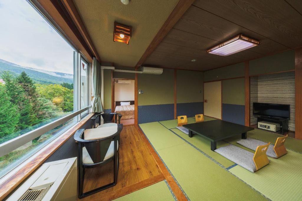Hotel Oak Hill Tatami Room View