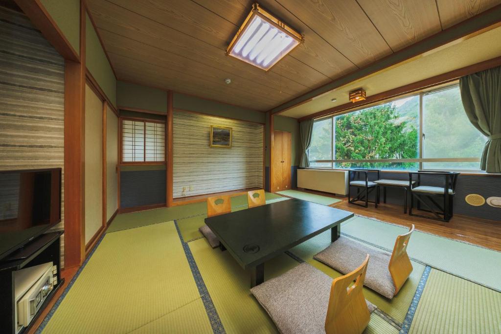 Hotel Oak Hill Tatami Room Window View