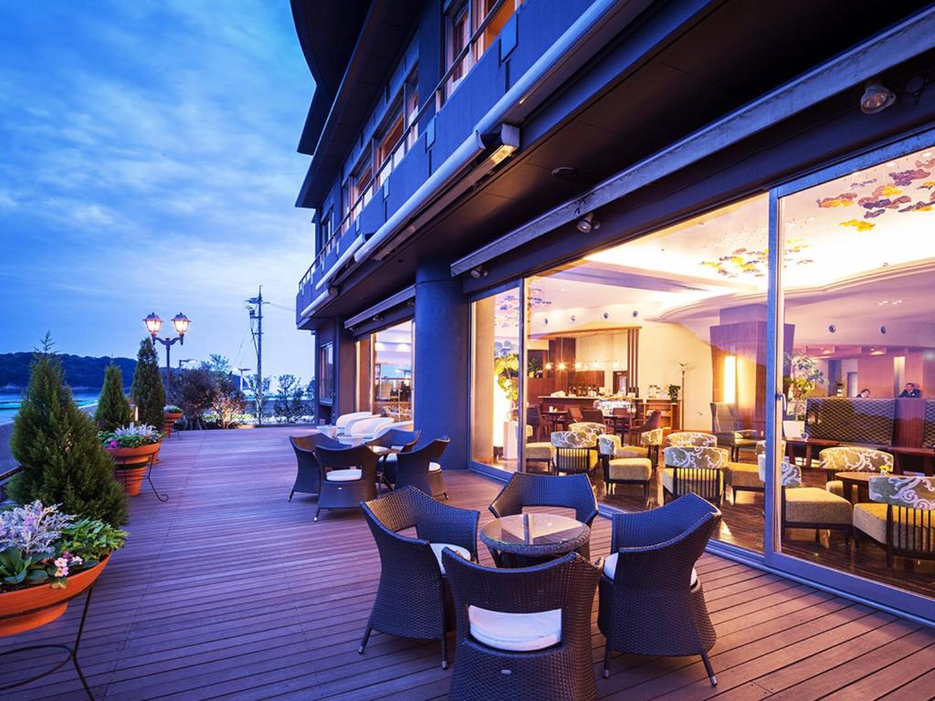 Hotel Ofutei Outdoor Dining Area