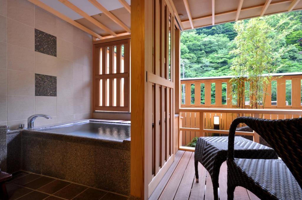 Hotel Okada Onsen Balcony