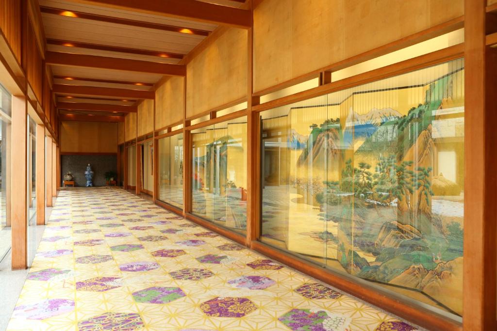 Hotel Saginoyu Decorative Corridor