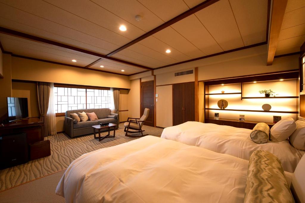 Hotel Saginoyu Modern Room