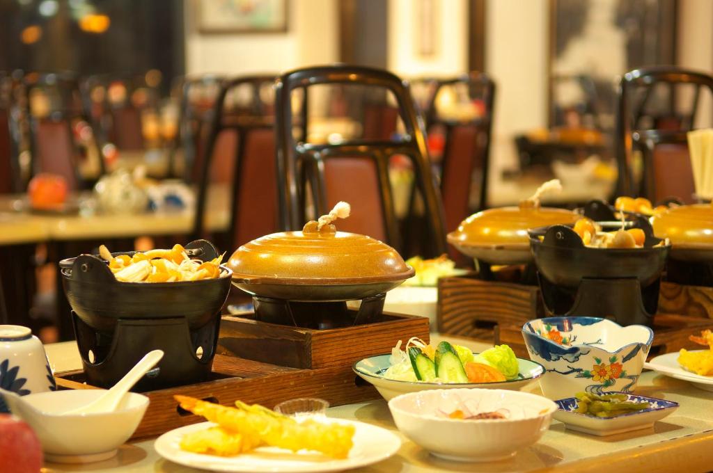 Hotel Sanraku Kaiseki Meal