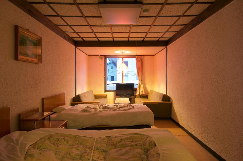 Hotel Sanraku Twin Bed Room
