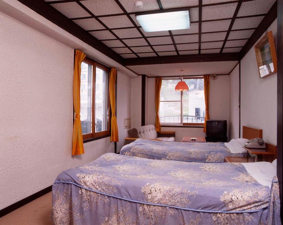Hotel Sanraku Twin Room