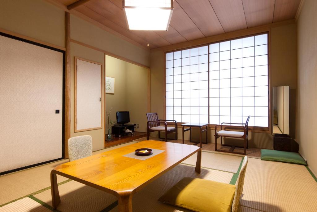 Hotel Seikoen Tatami Room Tea Table