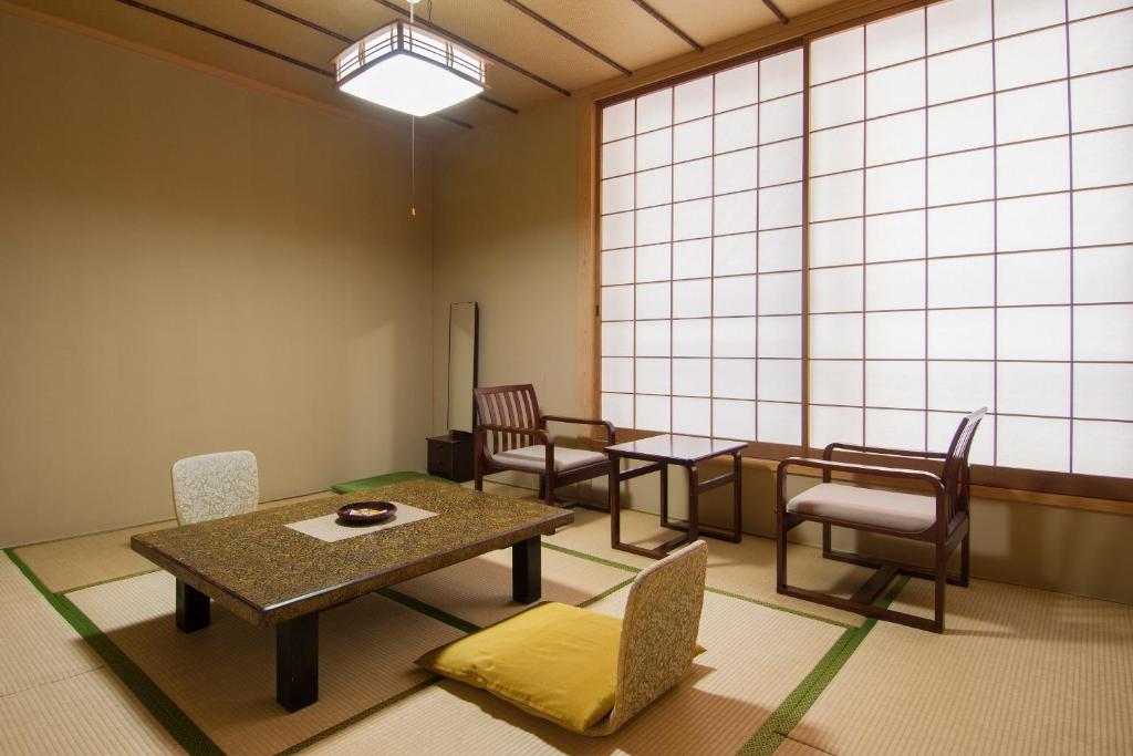 Hotel Seikoen Traditional Tatami Room