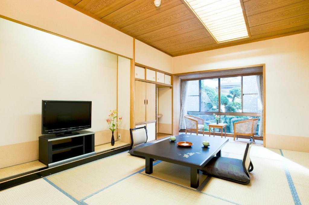 Hotel Sekifu Tatami Room Tea Table