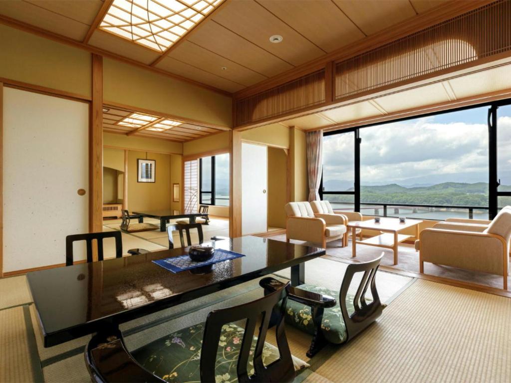 Hotel Shion Tatami Room Lake View