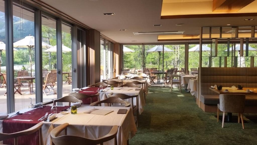 Hotel Shirakabaso Kamikochi Dining Area