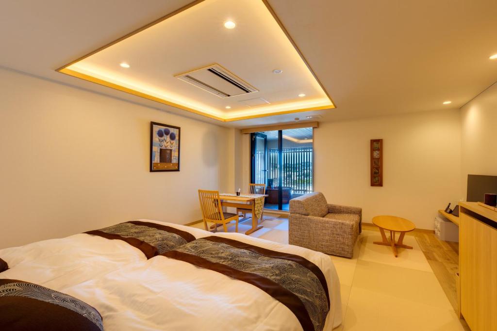 Hotel Shiroyama Onsen Room Interior
