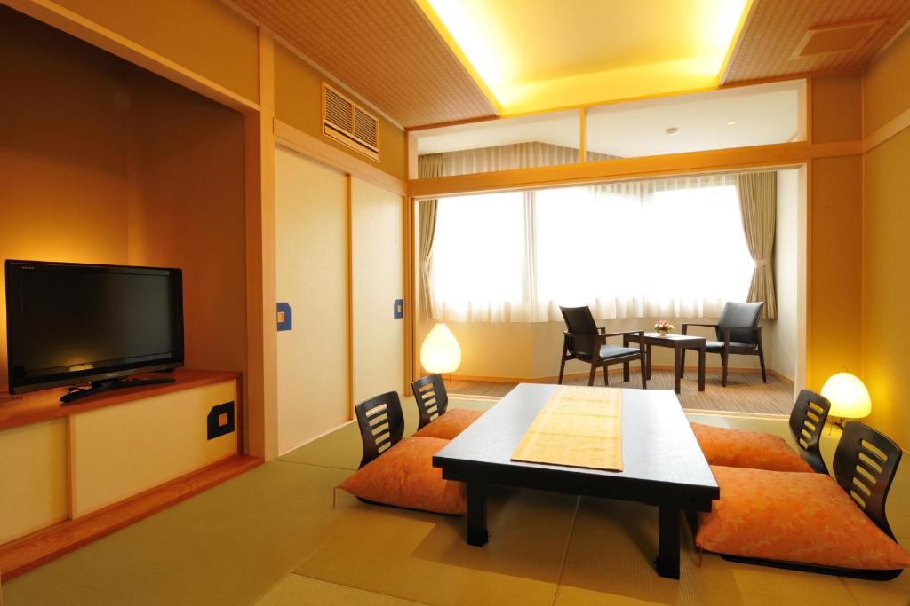 Hotel Shiroyama Onsen Tatami Room Tv Lamps