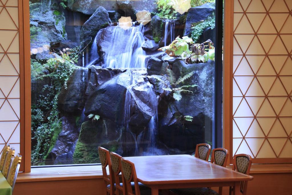 Hotel Shoho Matsumoto Waterfall View