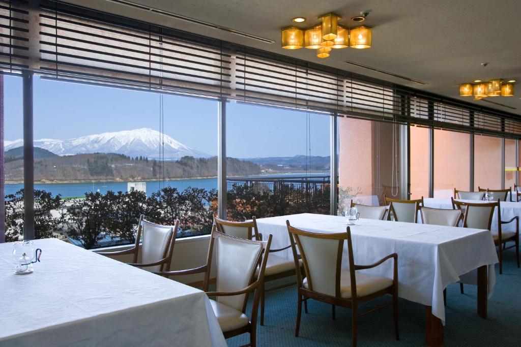 Hotel Taikan Dining Room Mountain View